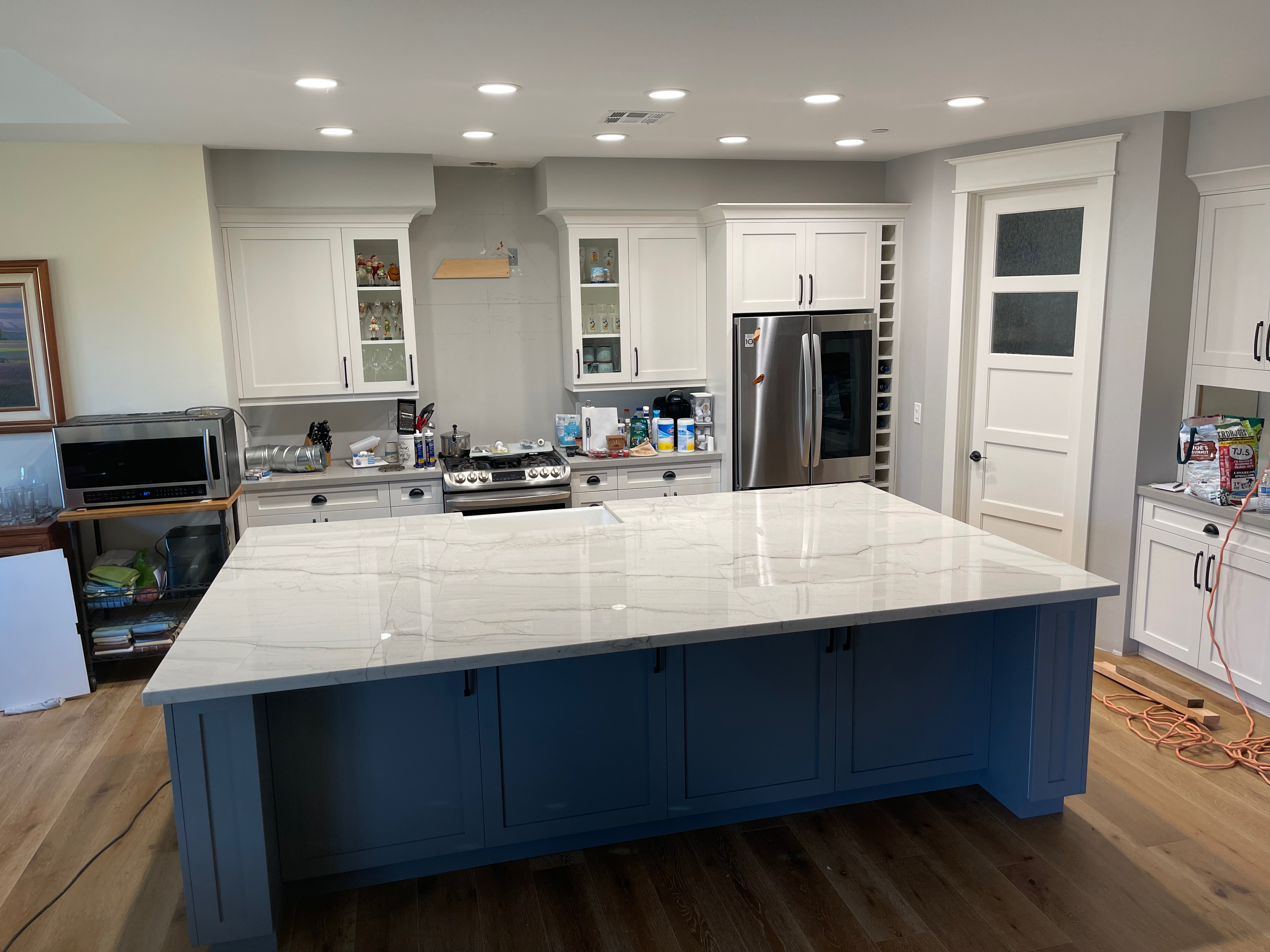 White quartzite on blue kitchen island